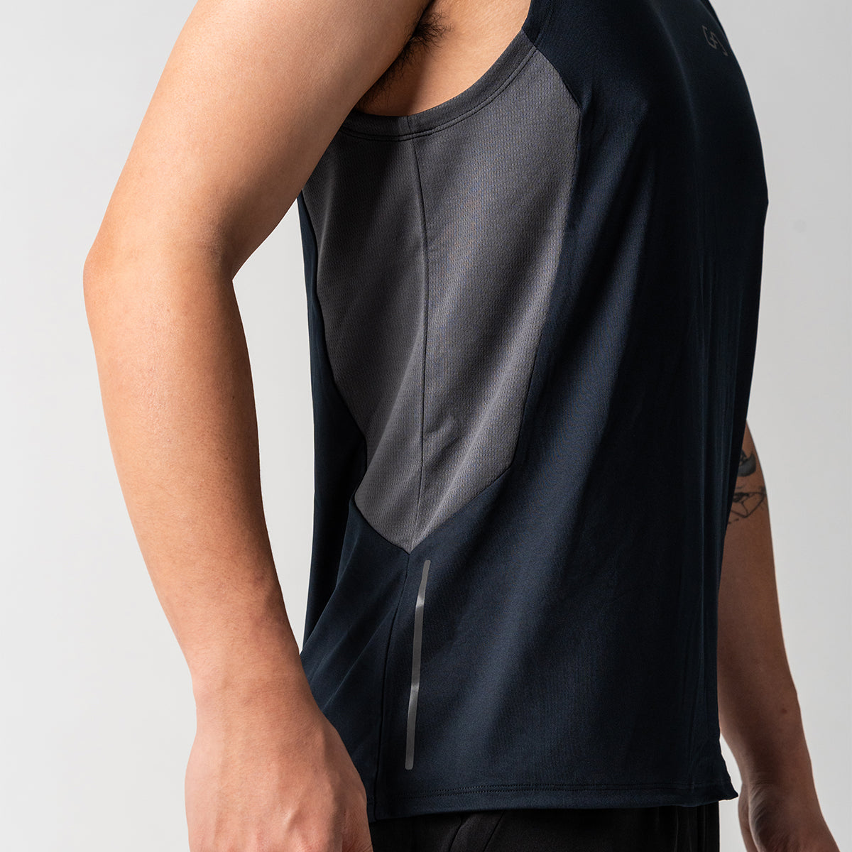 Image of Training Breathable Mesh Blocking Tank Top for Men