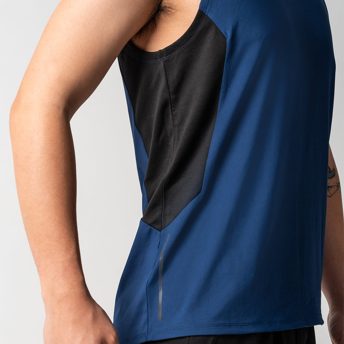 Image of Training Breathable Mesh Blocking Tank Top for Men