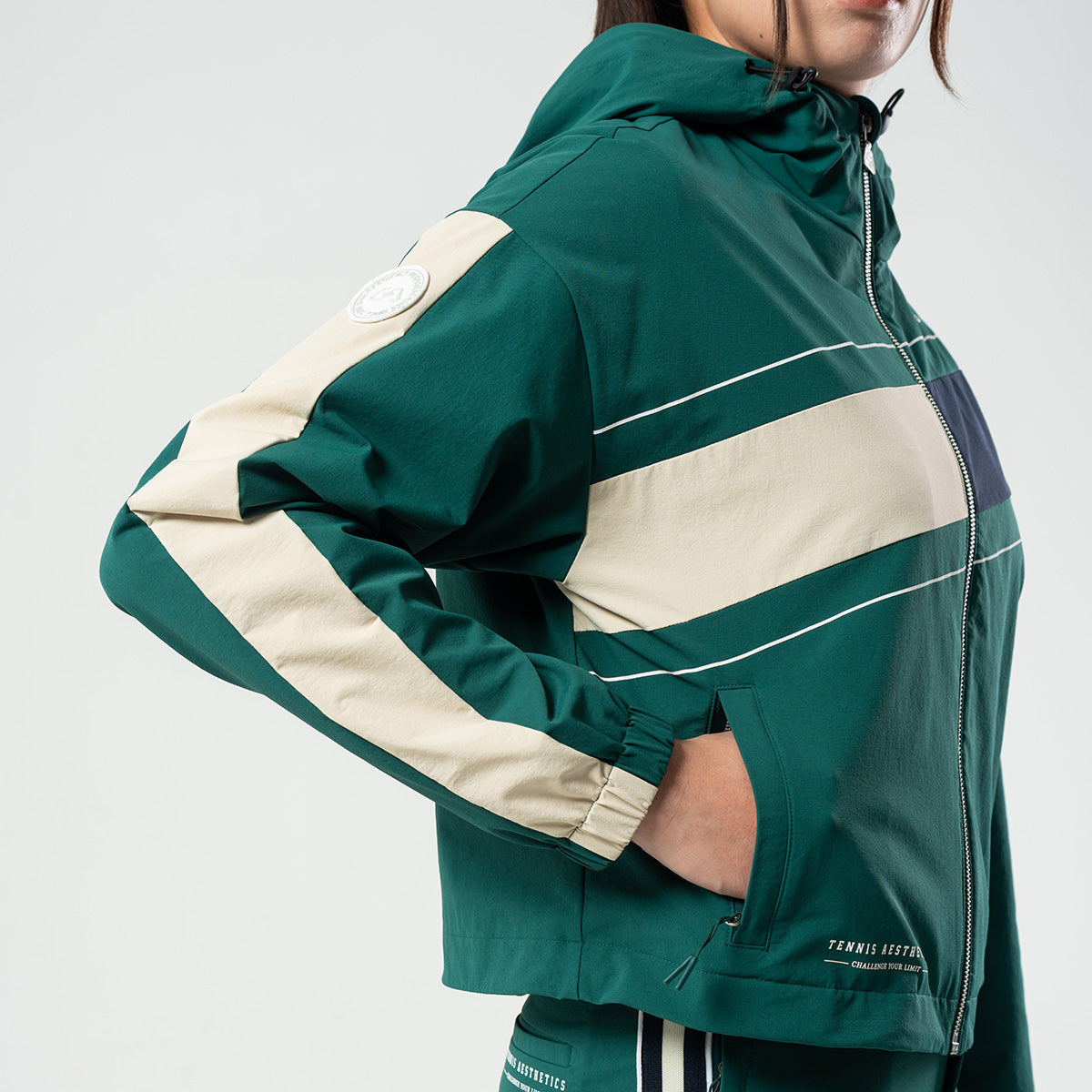 Image of 網球新潮女裝性能外套